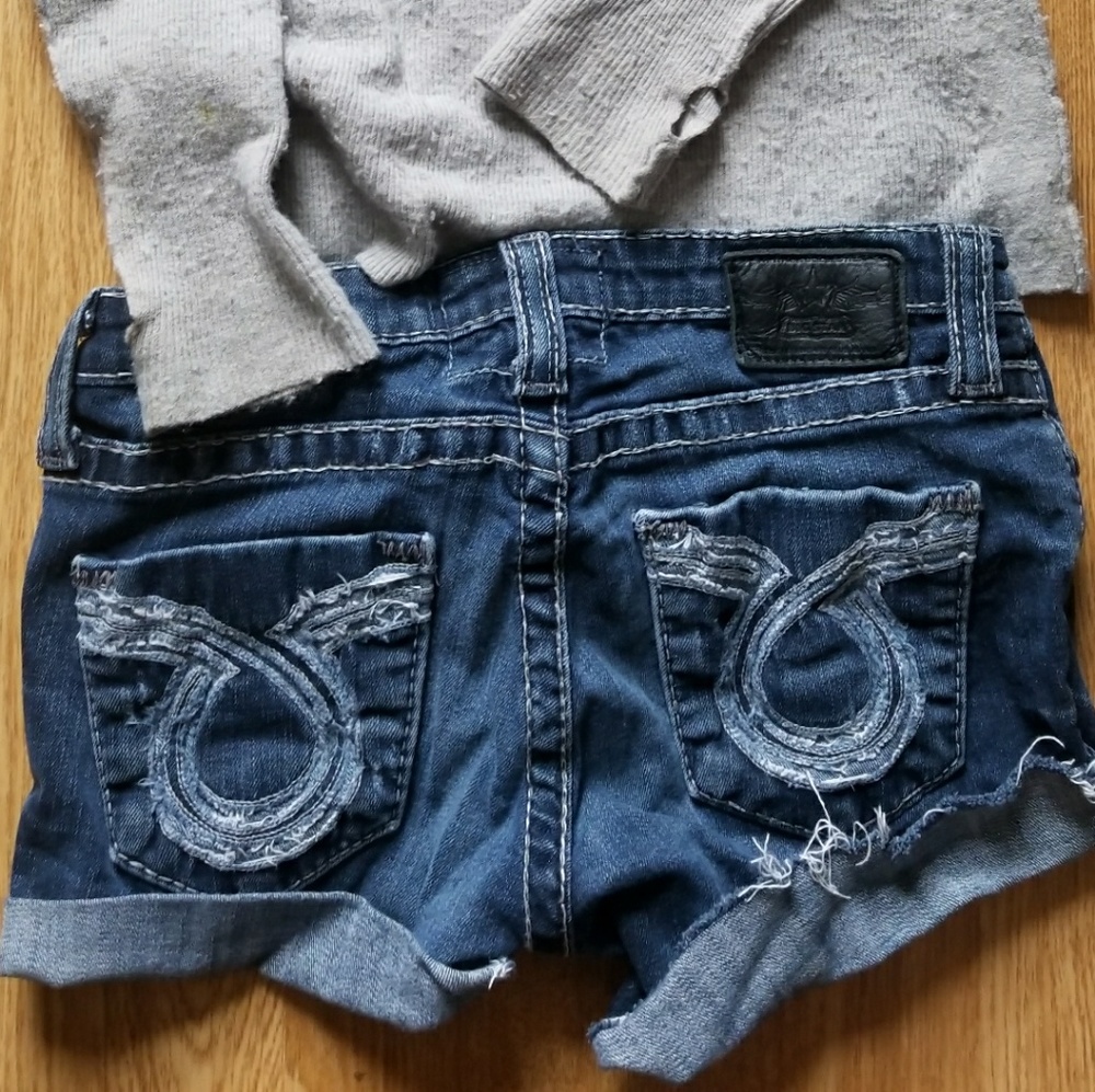 Shorts - Picture 3 of 3